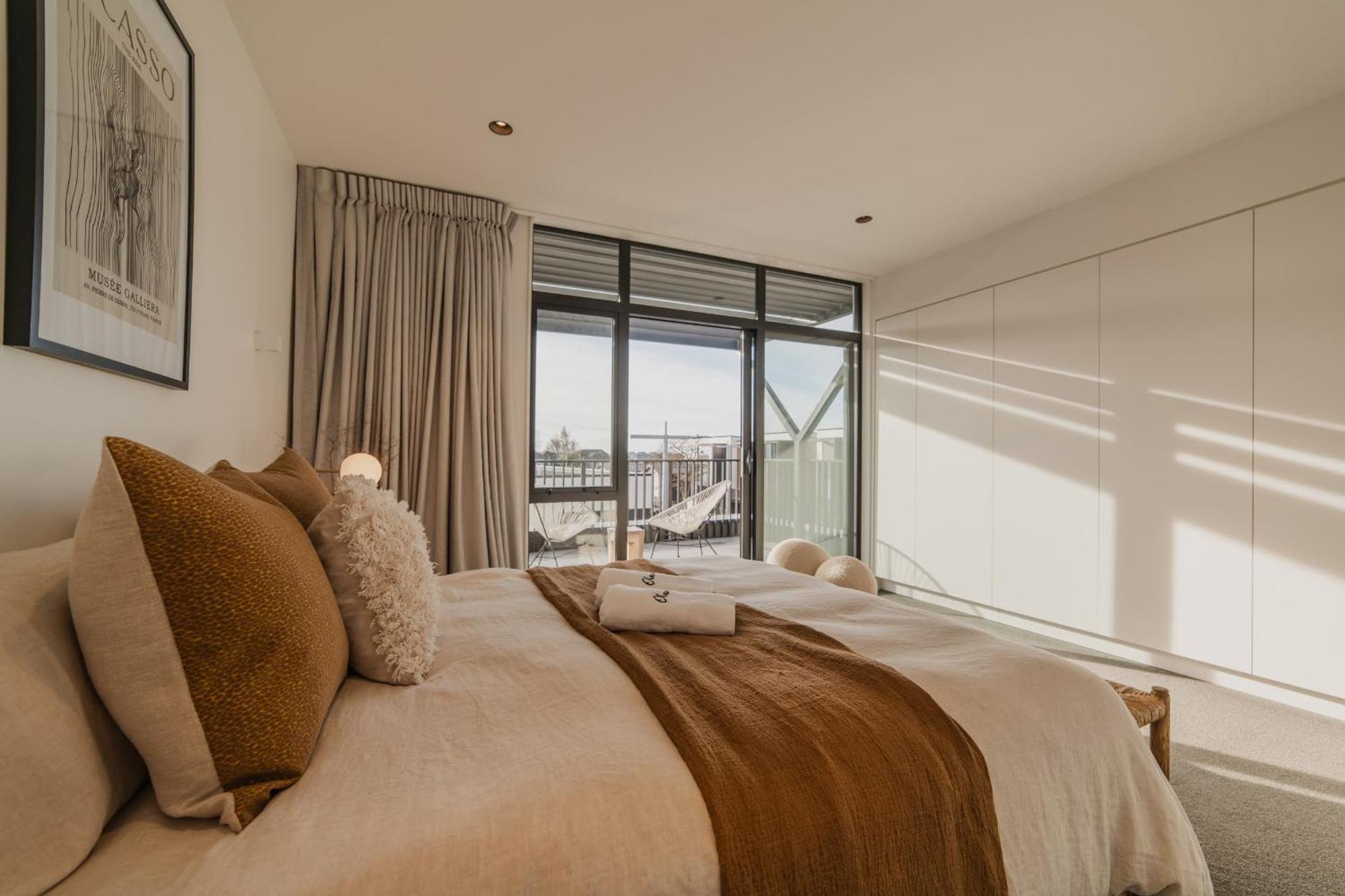 Chic And Contemporary Living At Cambridge Terrace Villa Крайстчърч Екстериор снимка